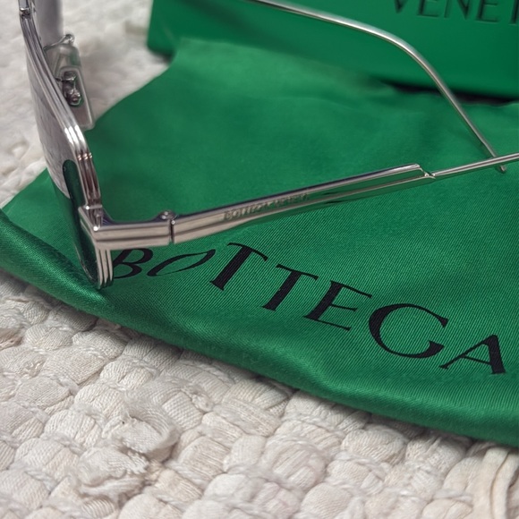 Bottega Veneta Pilot Sunglasses in Silver & Grey main image 5